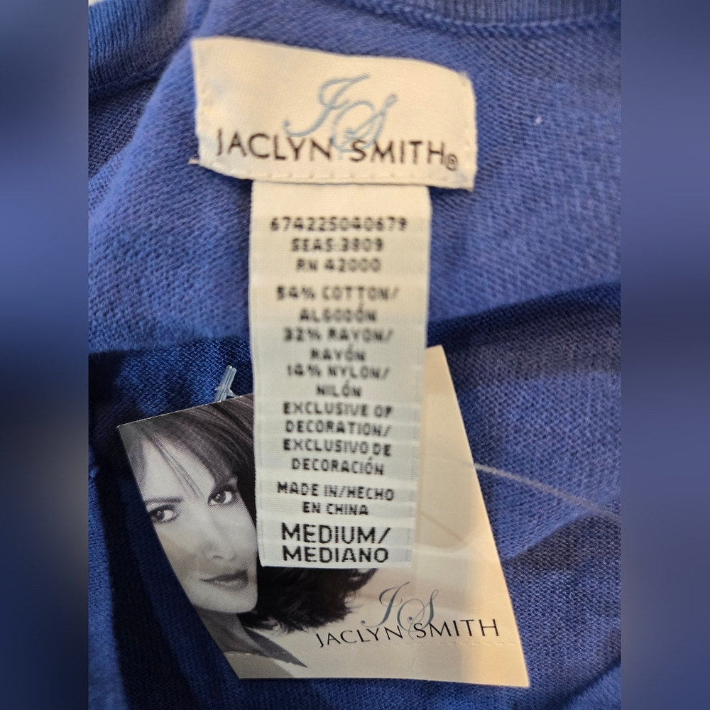 Jaclyn Smith Blue Knit Top With Floral Embroidered Vneck. Brand New With Tags. - Picture 6 of 7